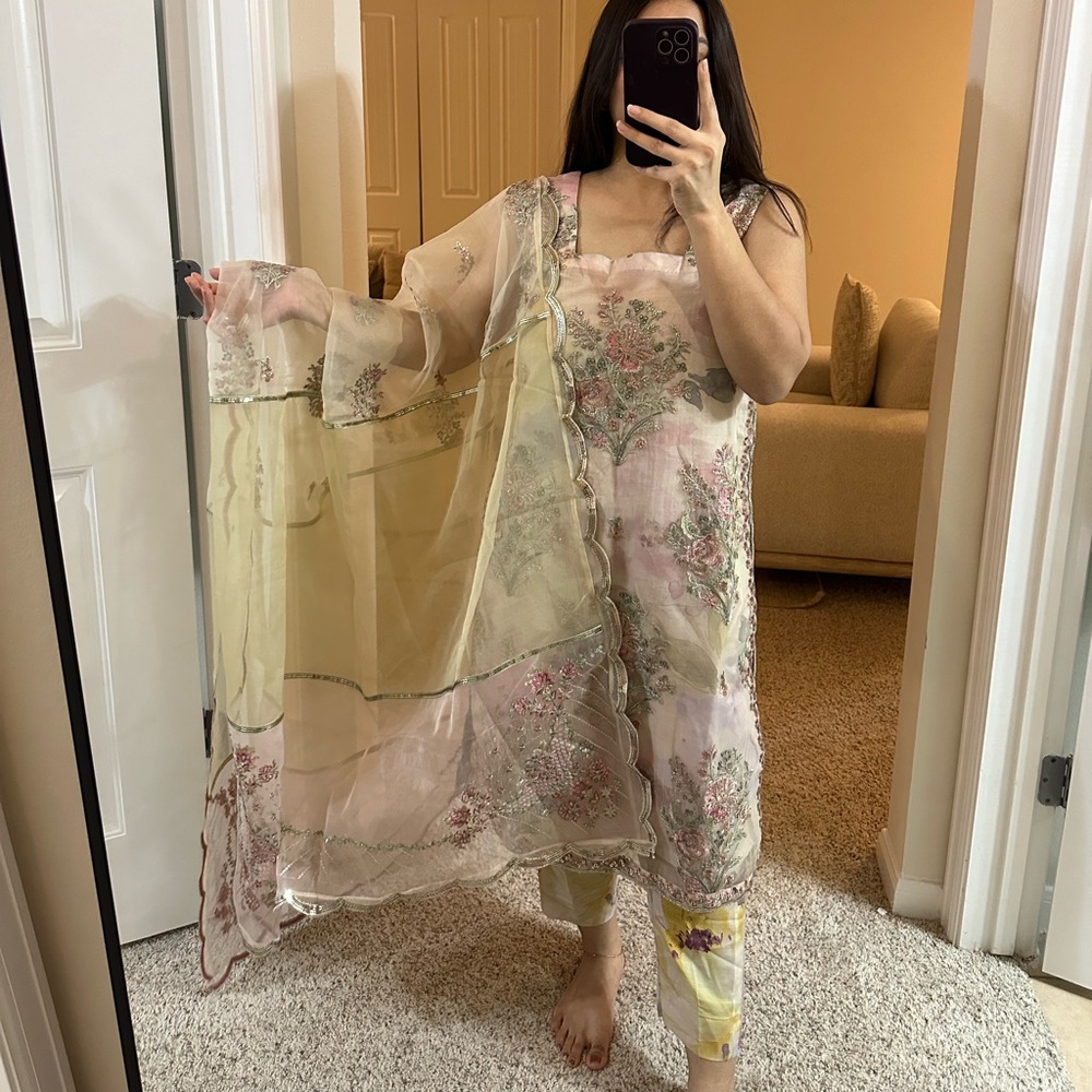 Floral 3 piece Indian Pakistani shalwar kurta